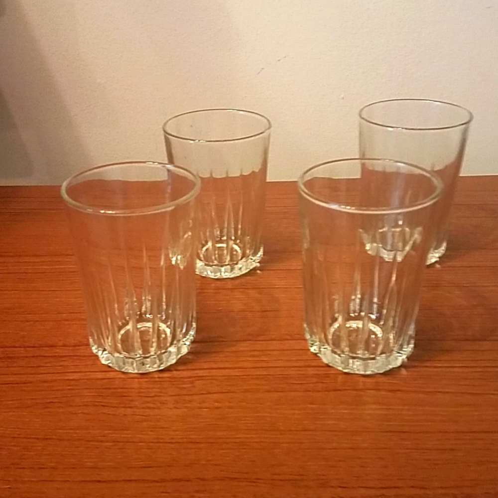 Set of 4 Glasses
